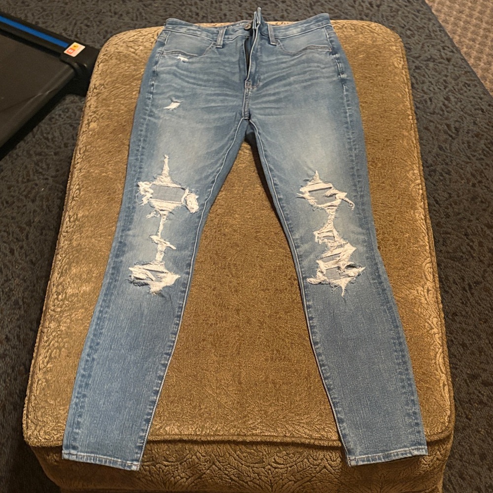 American Eagle Outfitters Super Hi-Rise Distressed Jeggings